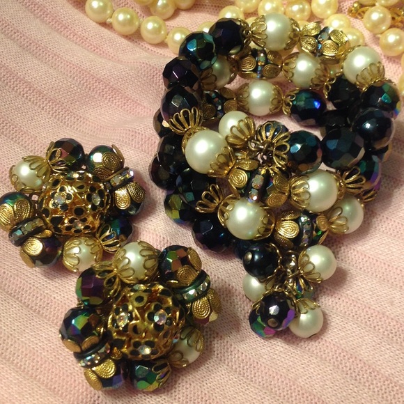 Vintage Jewelry - MINT Hobe Black Aurora Borealis Demi-Parure
